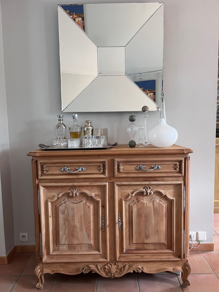 Sublimer le bois d’une desserte en le décapant